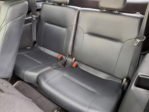 Used 2024 Mitsubishi Outlander SE 4WD image 12