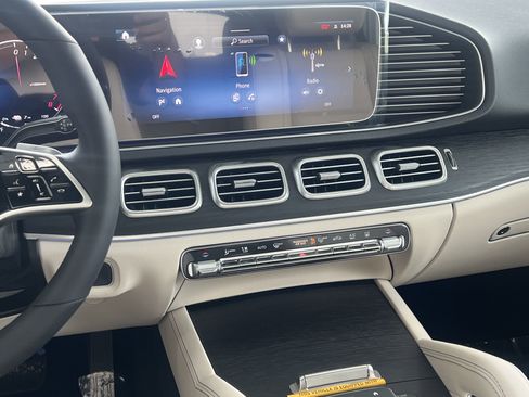 Certified 2025 Mercedes-Benz GLE 450e 4MATIC image 42