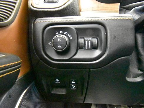 Used 2020 RAM 1500 Limited AWD/4WD image 43