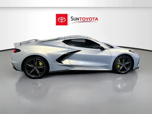 Used 2022 Chevrolet Corvette Stingray Premium Cpe w/ Z51 Performance Package RWD image 2