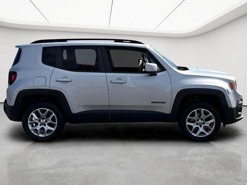 Used 2015 Jeep Renegade Latitude AWD/4WD image 9