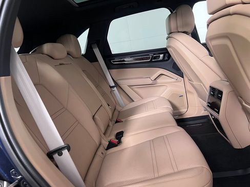 Certified 2023 Porsche Cayenne Platinum Edition AWD/4WD image 25