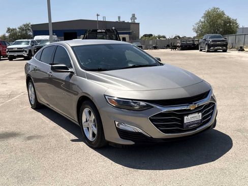 Used 2022 Chevrolet Malibu LS FWD image 2