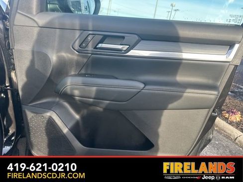 Used 2025 GMC Terrain Elevation image 17