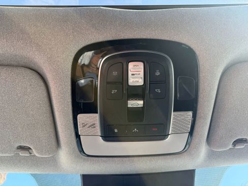 Used 2021 Hyundai Palisade Limited FWD image 25
