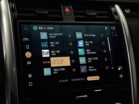 Certified 2025 Land Rover Discovery S image 18