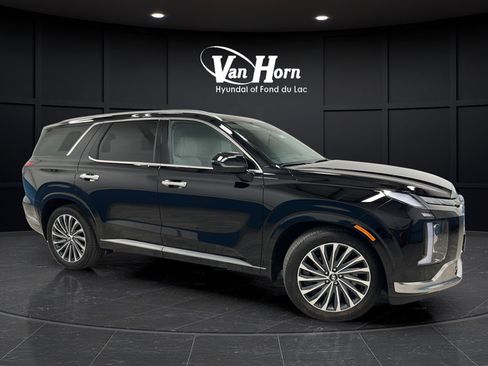 Used 2025 Hyundai Palisade Calligraphy FWD image 1