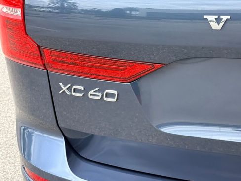Used 2018 Volvo XC60 T5 Momentum w/ Convenience Package image 11