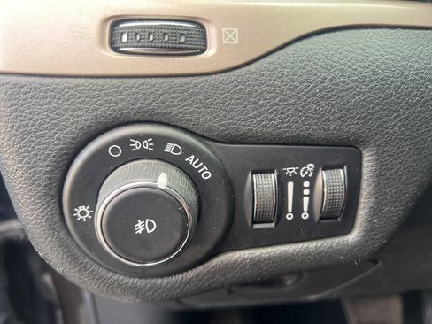 Used 2014 Jeep Cherokee Limited image 17