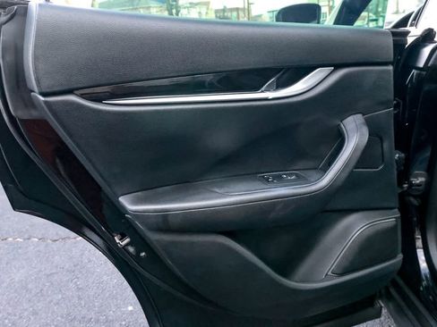 Used 2021 Maserati Levante image 27