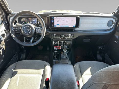 Used 2024 Jeep Wrangler Unlimited image 12