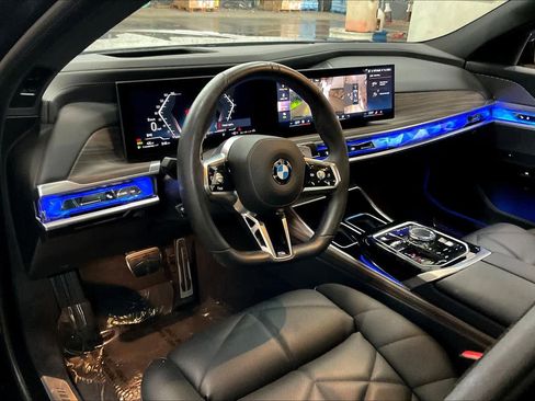 Used 2025 BMW 740i w/ Premium Package image 17