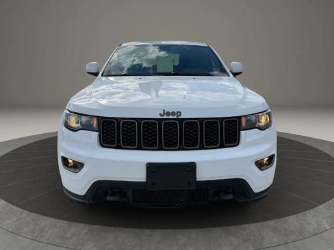 Used 2017 Jeep Grand Cherokee Laredo AWD/4WD image 2