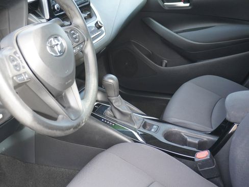 Used 2020 Toyota Corolla LE image 18