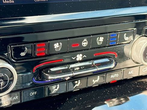 Used 2022 Jeep Grand Cherokee Overland image 23