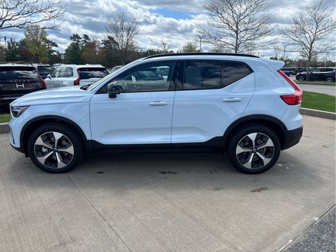 Used 2026 Volvo XC40 B5 Plus AWD/4WD image 27