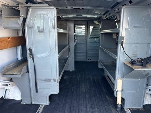 Used 2016 Chevrolet Express 2500 RWD image 17