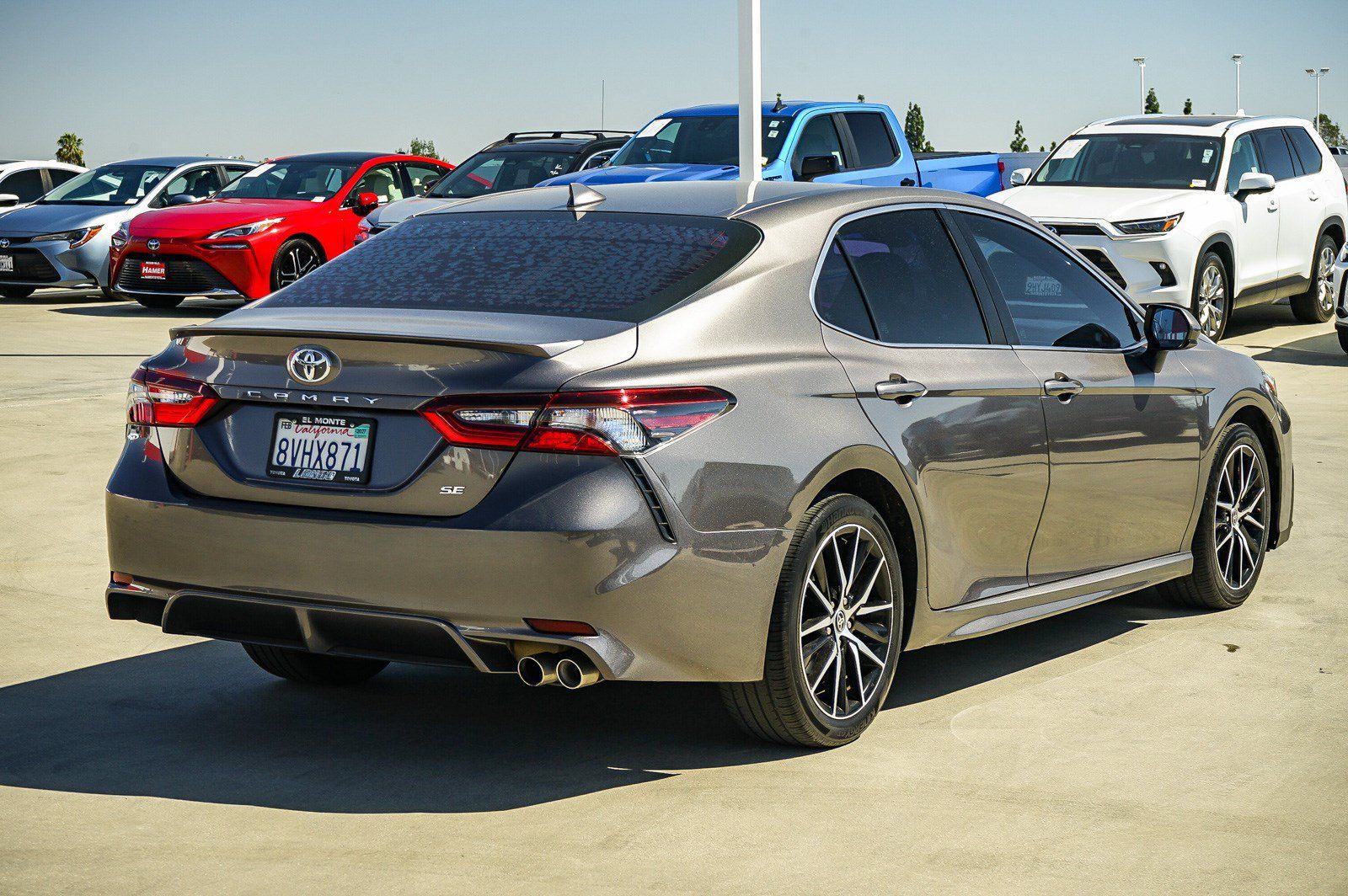 Used 2021 Toyota Camry SE w/ Carpet Mat Package (TMS) FWD image 7