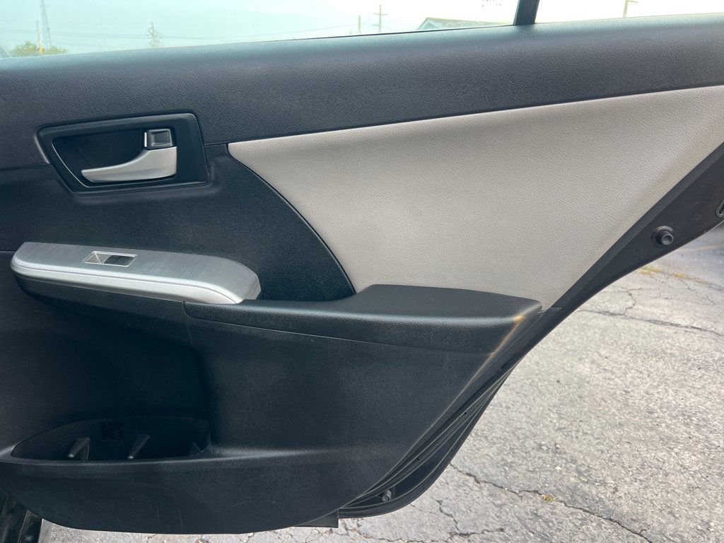 Used 2012 Toyota Camry SE w/ Leather Pkg FWD image 16
