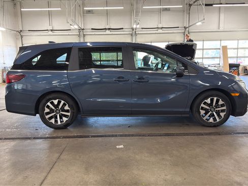 Used 2025 Honda Odyssey EX-L image 3