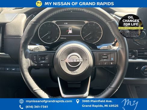 Used 2025 Nissan Pathfinder SL AWD/4WD image 14