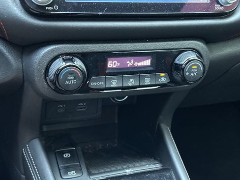 Used 2022 Nissan Kicks SR w/ Interior Electronics Package FWD image 19