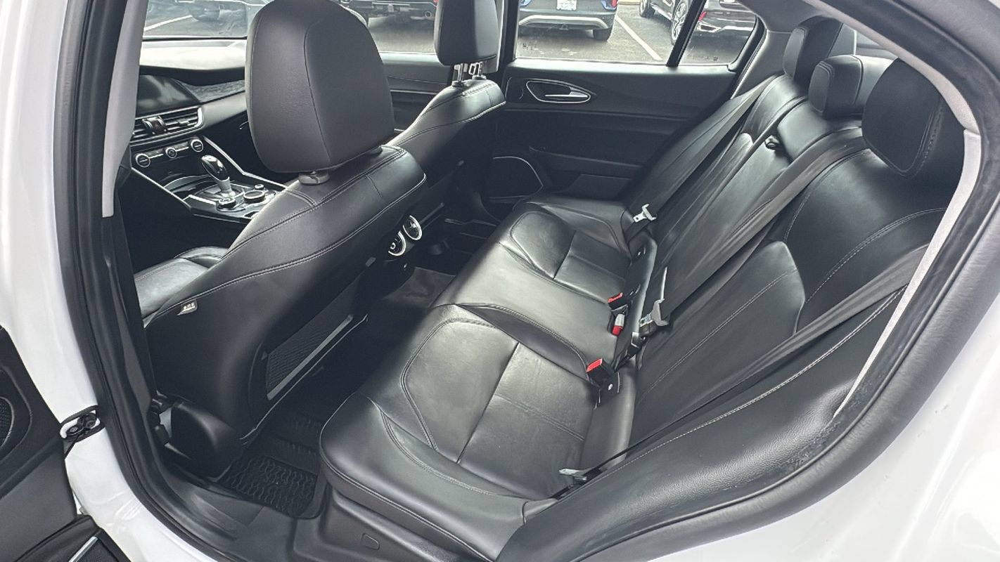 Used 2018 Alfa Romeo Giulia AWD image 12