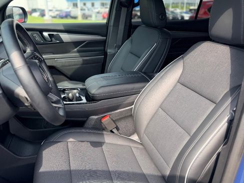 Used 2025 Buick Enclave Preferred FWD image 12