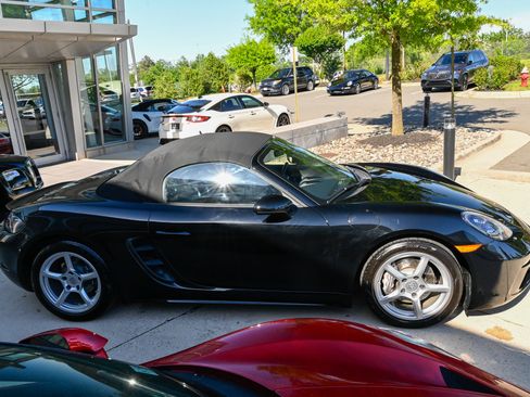 Used 2017 Porsche 718 Boxster RWD image 4