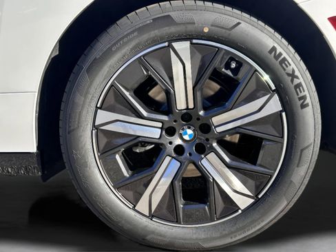 Used 2026 BMW iX xDrive45 w/ Premium Package image 30
