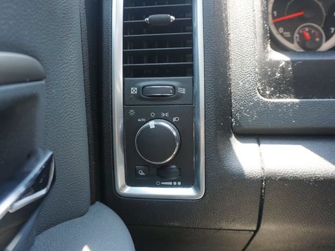 Used 2019 RAM 1500 Classic SLT AWD/4WD image 4