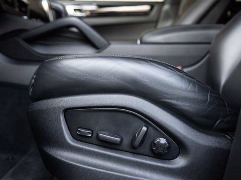 Certified 2023 Porsche Cayenne Coupe AWD/4WD image 22
