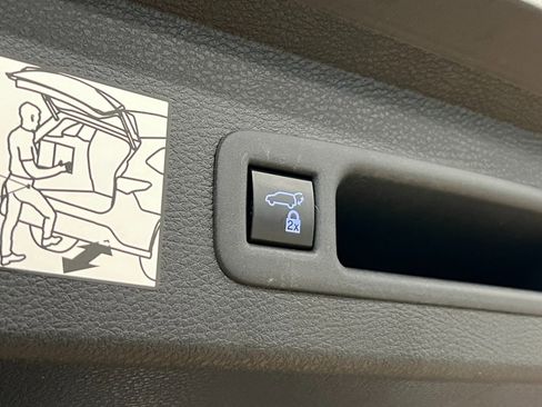 Used 2023 Toyota Sienna XLE image 12