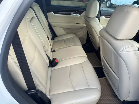 Used 2017 Cadillac XT5 Luxury image 16