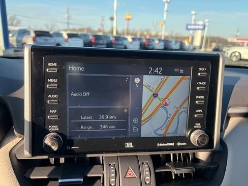 Used 2020 Toyota RAV4 Limited image 24