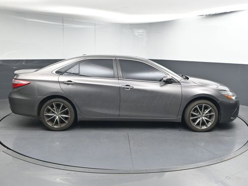 Used 2015 Toyota Camry XLE image 9