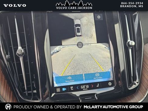 Used 2024 Volvo XC60 B5 Plus image 11