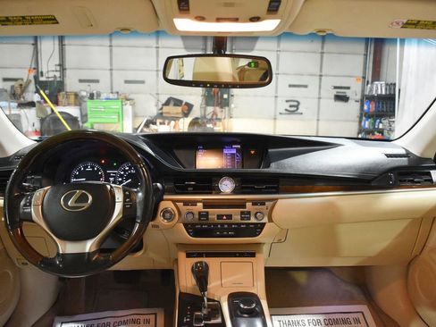 Used 2014 Lexus ES 350 w/ Premium Package FWD image 39