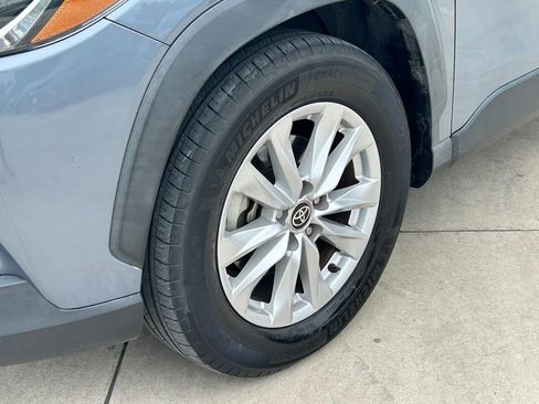 Certified 2022 Toyota Corolla Cross LE image 9