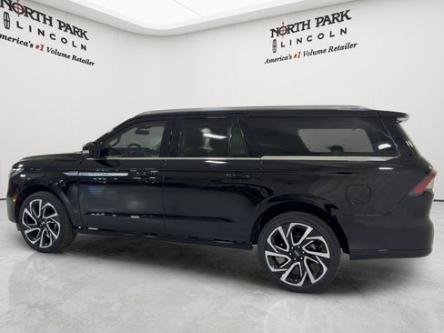 New 2026 Lincoln Navigator L Reserve AWD/4WD image 7