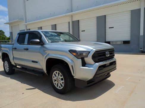 Certified 2025 Toyota Tacoma SR RWD image 3