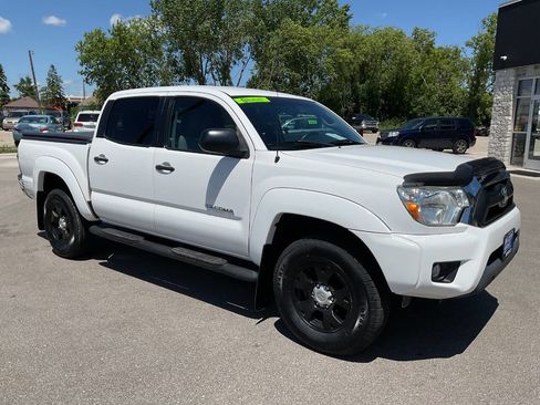 Used 2014 Toyota Tacoma 4x4 Double Cab w/ SR5 Package image 10