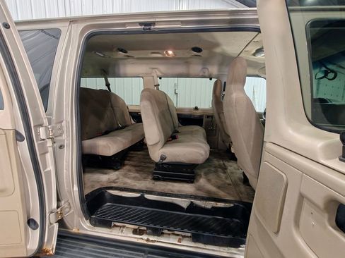 Used 2012 Ford E-350 and Econoline 350 XLT RWD image 18
