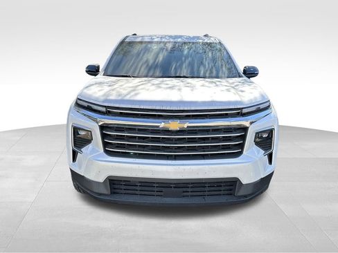 Certified 2025 Chevrolet Traverse LT image 3