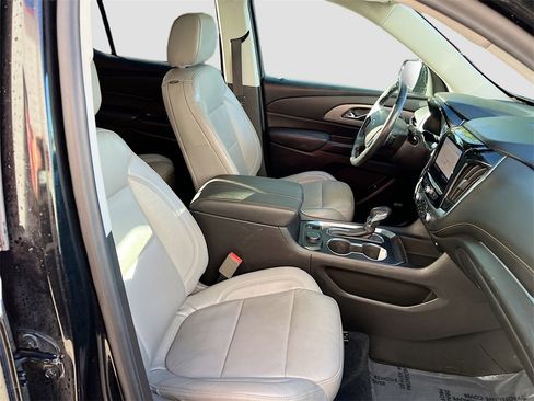 Used 2021 Chevrolet Traverse RS image 31