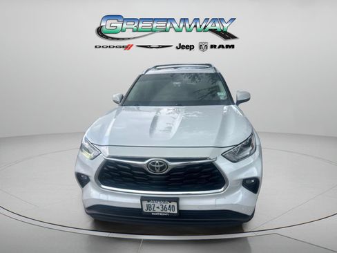 Used 2023 Toyota Highlander Limited AWD/4WD image 2
