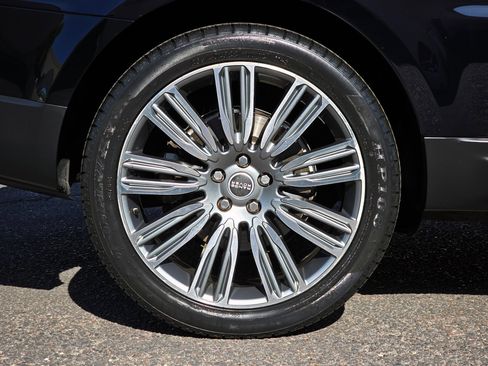 Used 2017 Land Rover Range Rover Sport HSE image 38