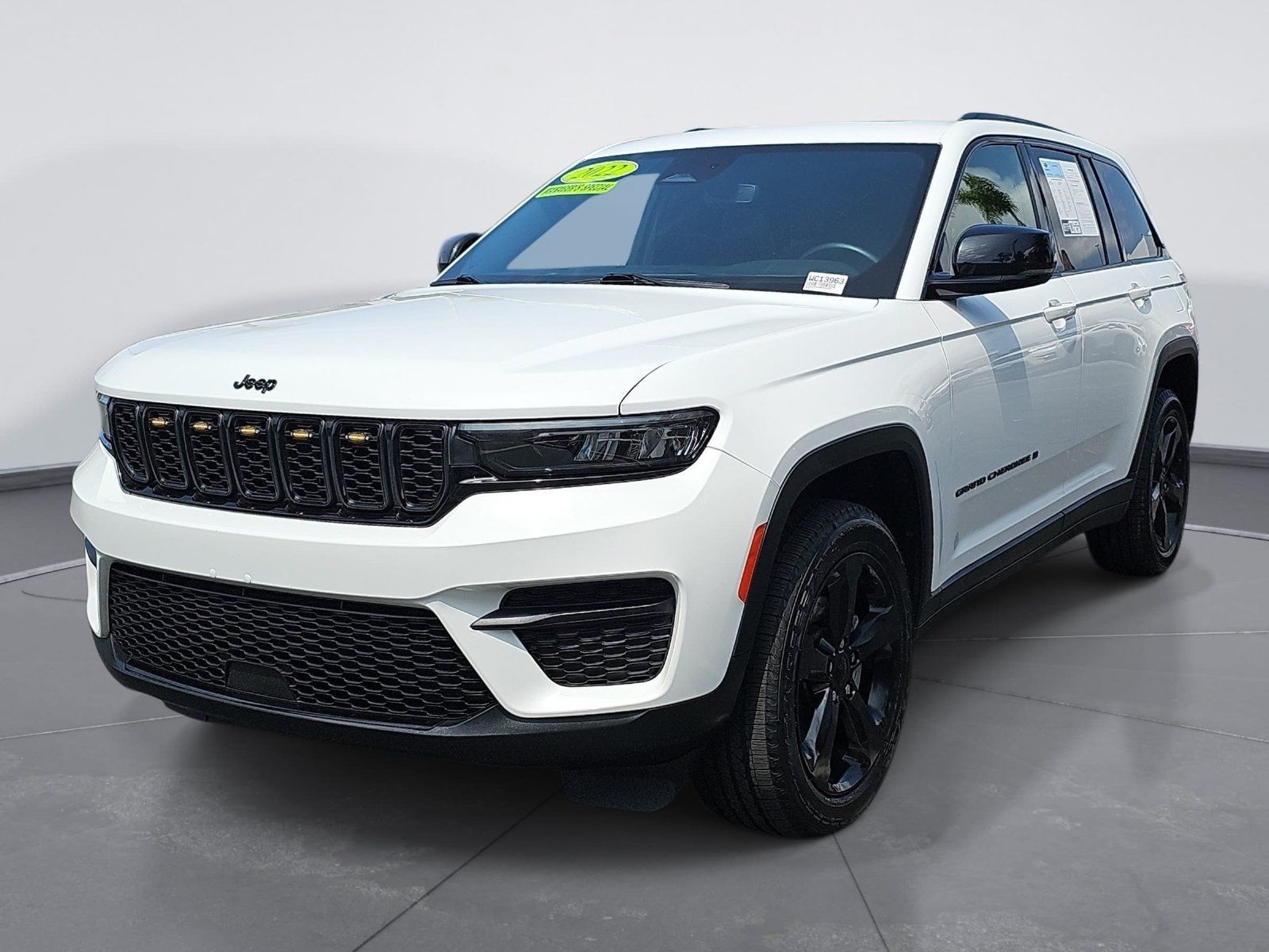 Used 2022 Jeep Grand Cherokee Altitude AWD/4WD image 7