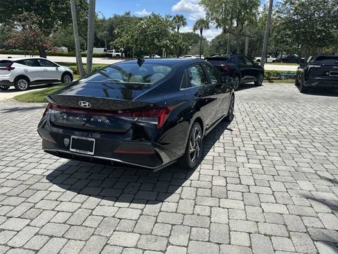 Used 2025 Hyundai Elantra SEL FWD image 35