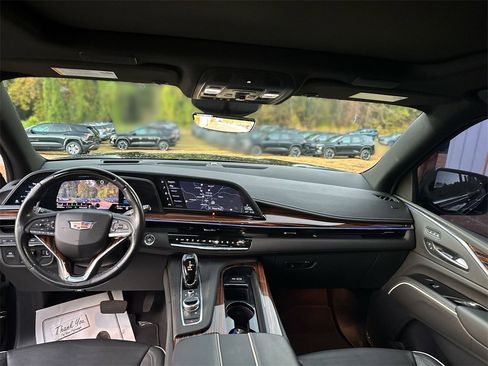 Used 2024 Cadillac Escalade ESV Premium Luxury w/ Performance Package image 31